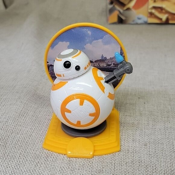 5 Star Wars paperback books and 3 McDonald's Happy Meal toys - Picture 5 of 11